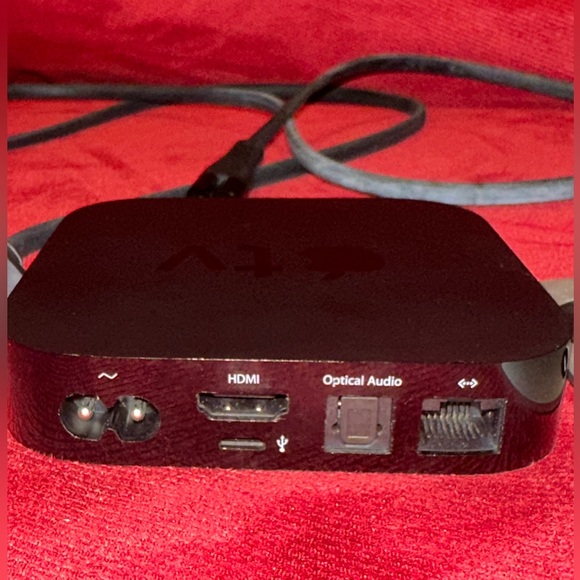 APPLE TV WITH (POWER CABLE/ REMOTE) T16 - Picture 3 of 5